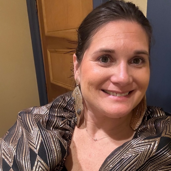 Meet your Posher, Heather - Picture 1 of 1